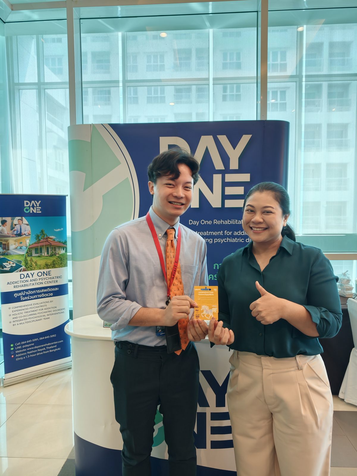 ทีมงาน Day One ถ่ายภาพร่วมกับผู้เข้าร่วมประชุมในวันสุดท้ายของงาน